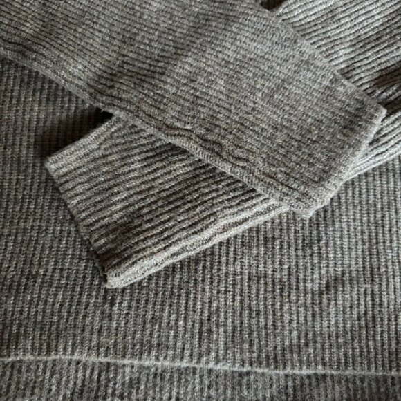 Abercrombie & Fitch Turtle Neck Sweater - Picture 4 of 11